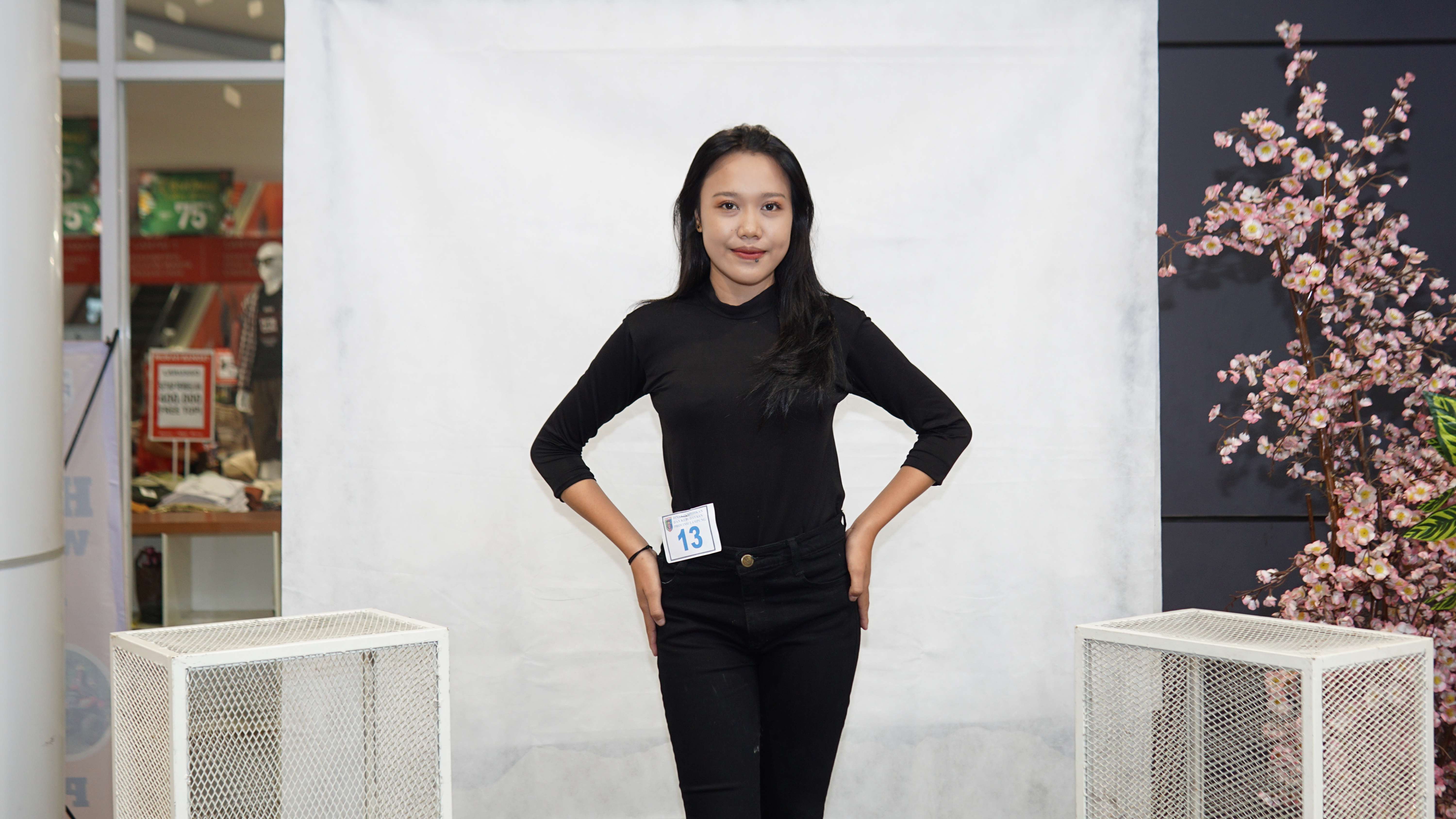 KADEK TIA AGUSTINA